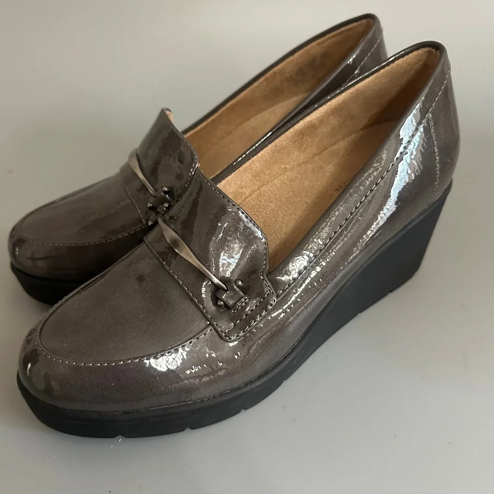 SOUL Naturalizer Womens Gray Patent Wedge Loafers Metal Bit Shoes 7W Wide